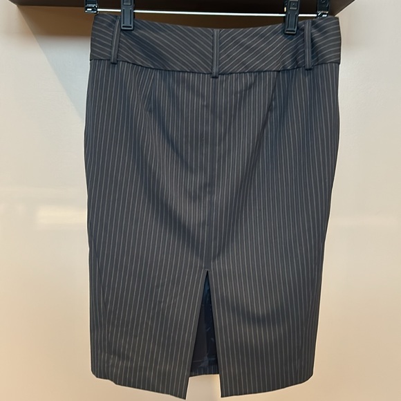 Express Design Studio:Pinstripe Pencil Skirt Sz 0. 15% off 2+ bundle - Picture 3 of 5